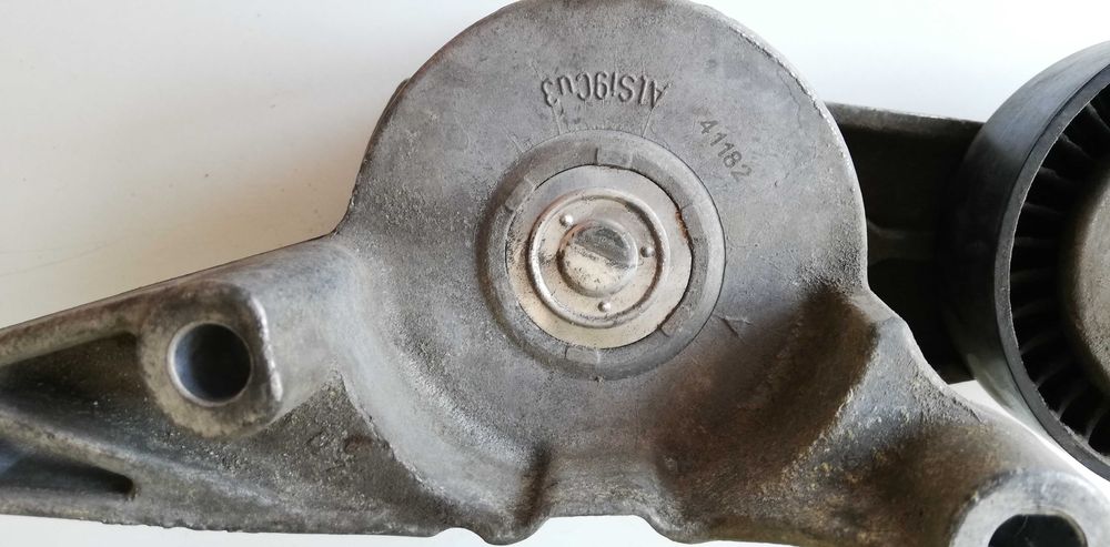 Обтяжна ролка пистов ремък Litens