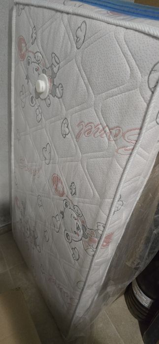 Продаваме бебешка кошара Lorelli Moonlight с дюшек.