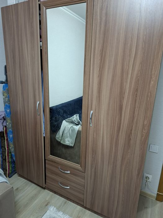 Срочно продам шкаф