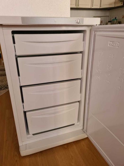 морозильник Indesit SFR 100