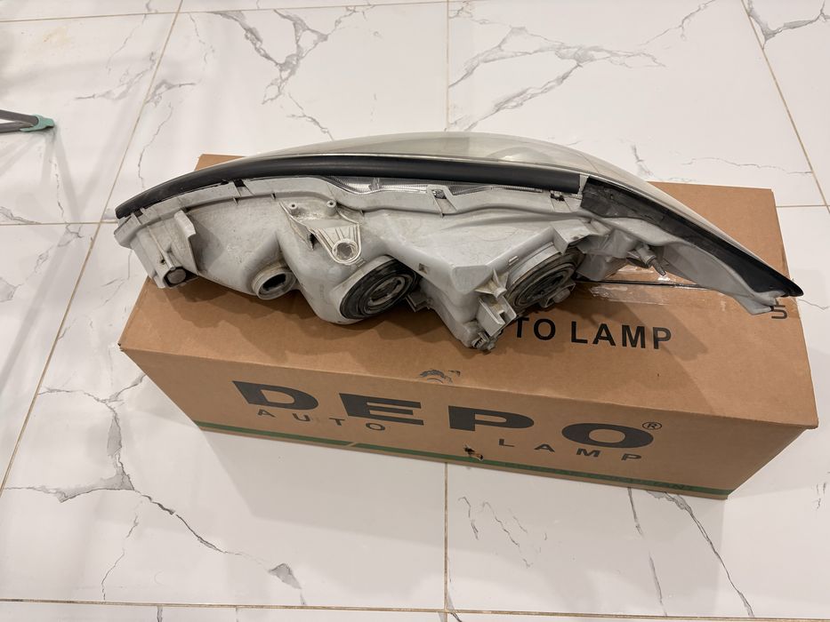 Продам фар на камри 35