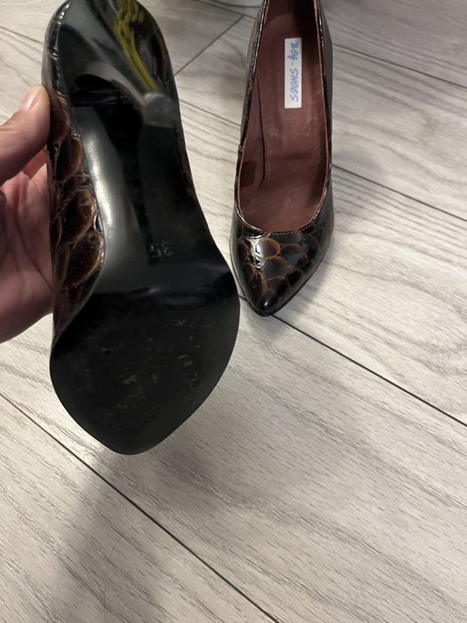 Pantofi d piele masura 35, corespund pt 36.