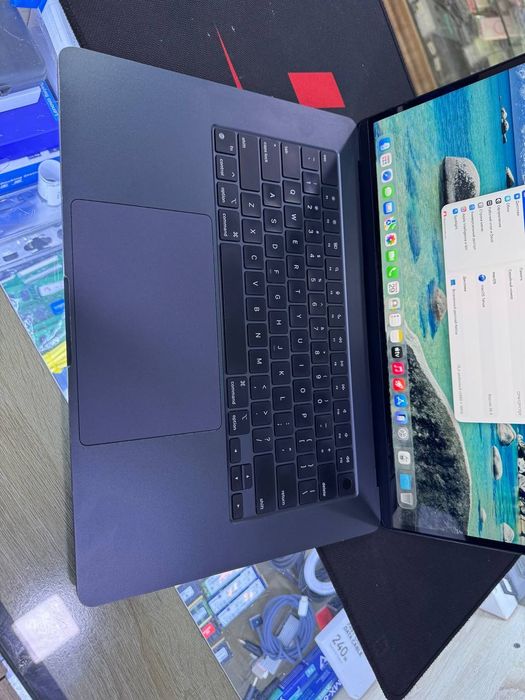 MacBook Air M3 15inch 8/256