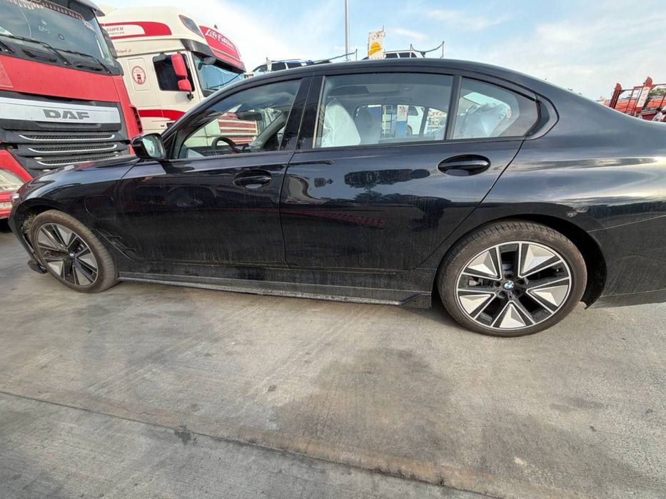 BMW i3 35L 2025 yil