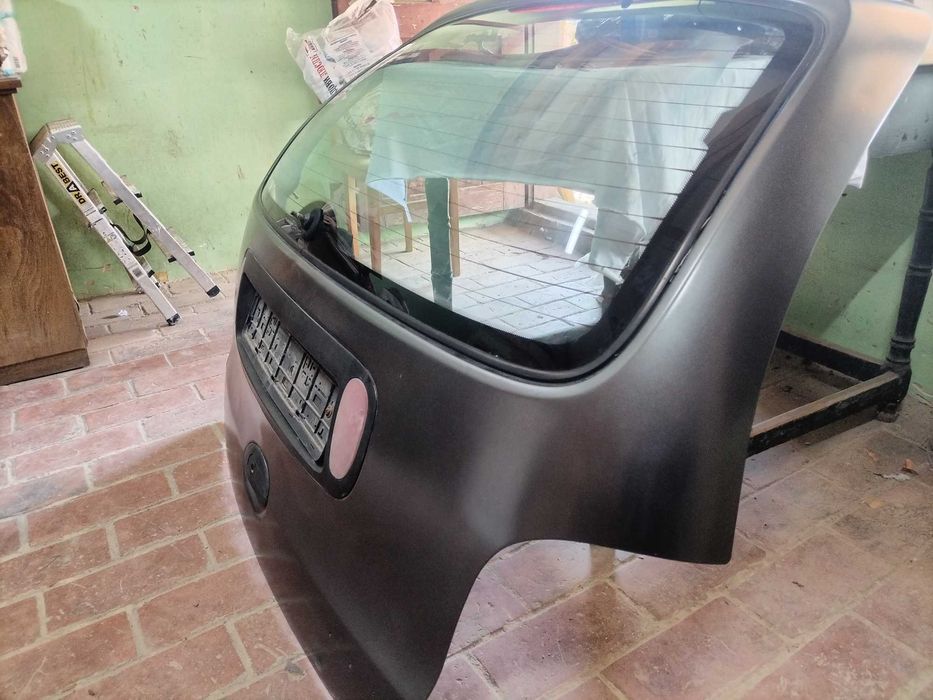 Продава се капак от Рено меган