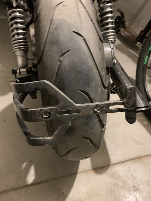 Стойка за номер на мотоциклет Rizoma, свалена от Harley-Davidson