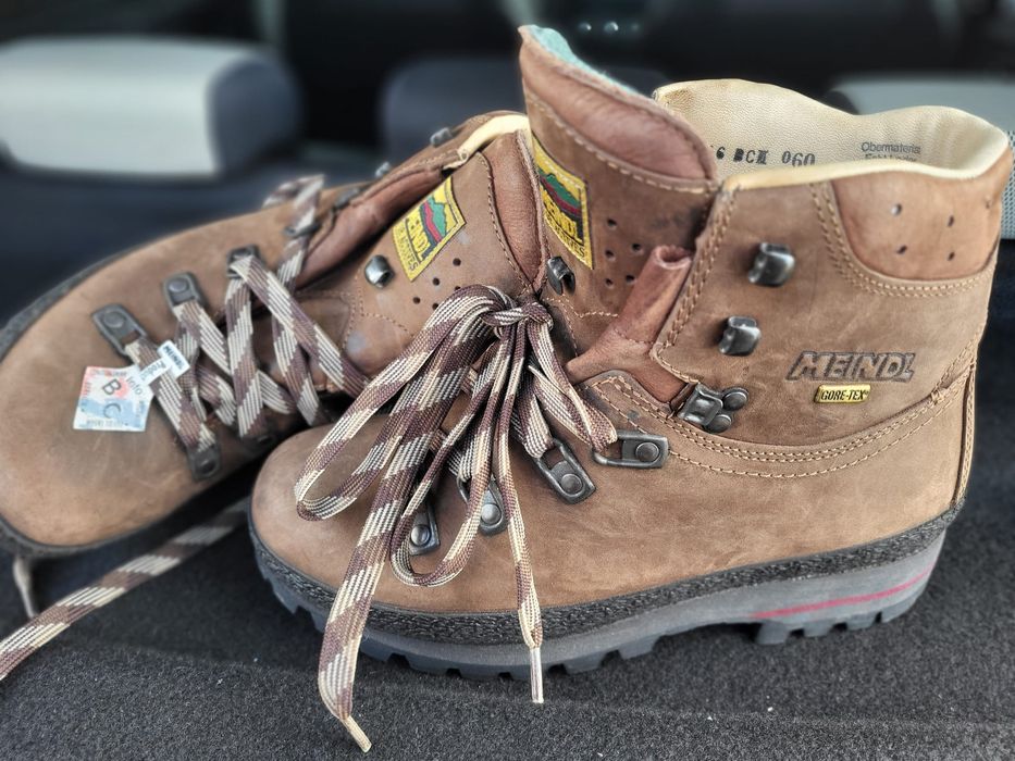 Bocanci de munte Meindl 38 39 si Eddie Bauer 43  Noi