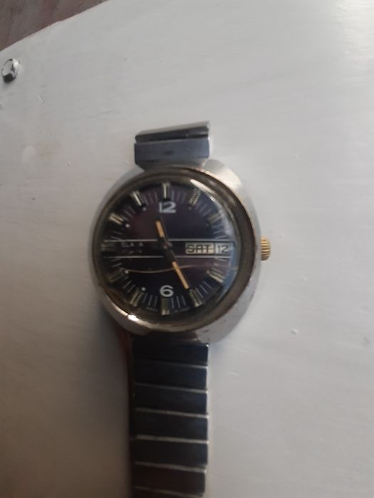 Продаётся Советские механические часы