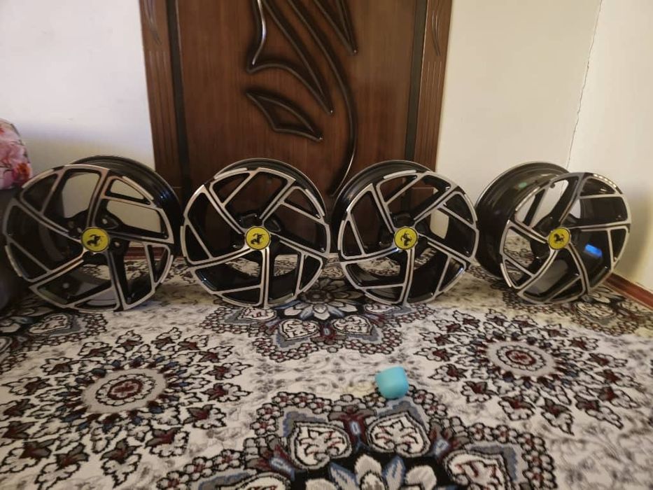 ДИСК ПРОДАЁТСЯ  15 . 4 штук