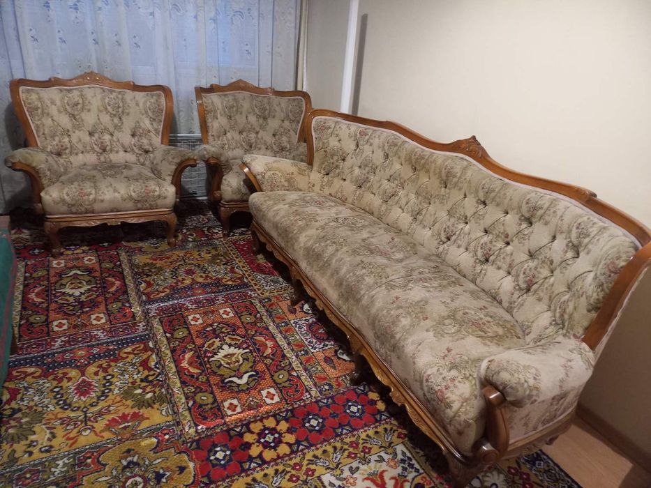 Мека мебел с дървена рамка