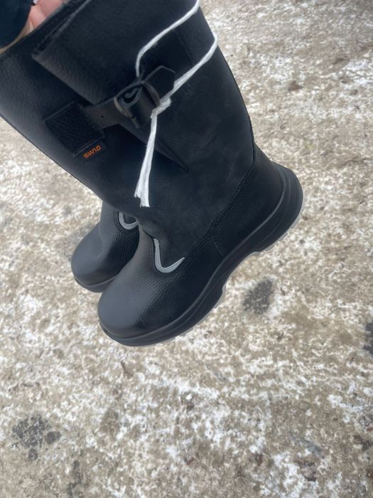 Продаю кожанные сапоги