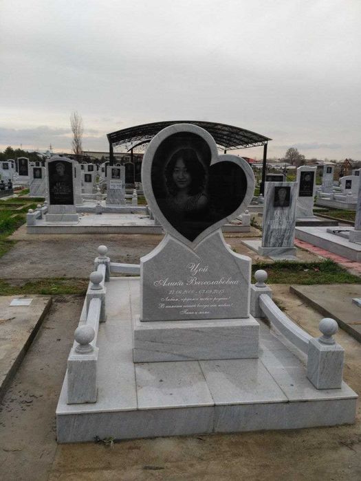 Памятники из мрамора и гранита