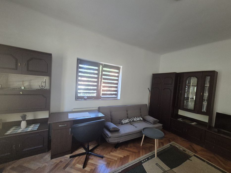 Inchiriez apartament 45 mp la casa -str  Hasdeu