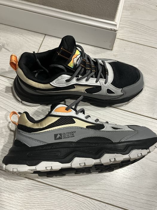 Кроссовки xtep.