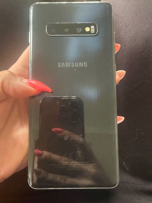 Телефон Samsung s10+