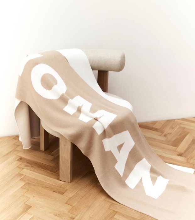 бежов плетен шал