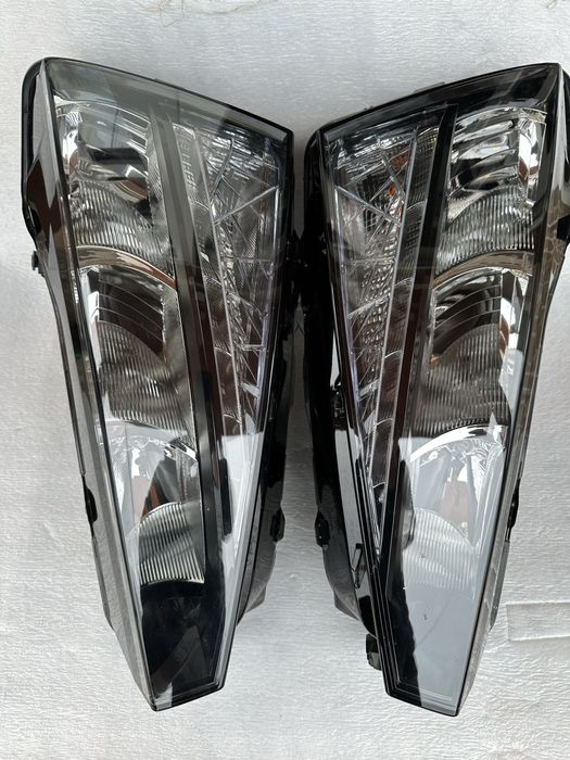 Faruri stânga dreapta halogen led skoda scala.