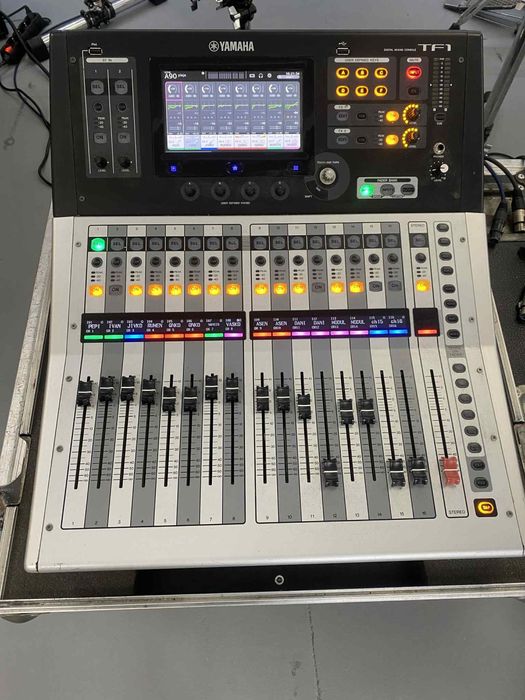 Продавам Yamaha TF1 + масивен кейс