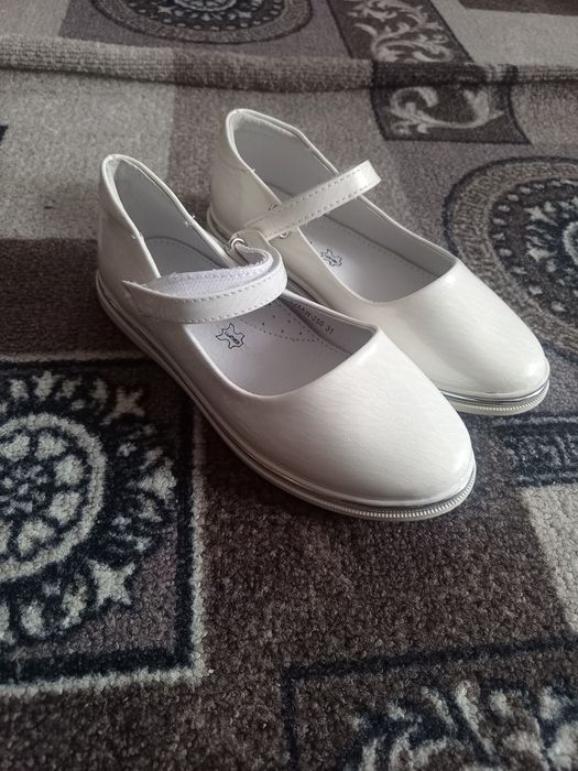 Туфли  белые размер 31