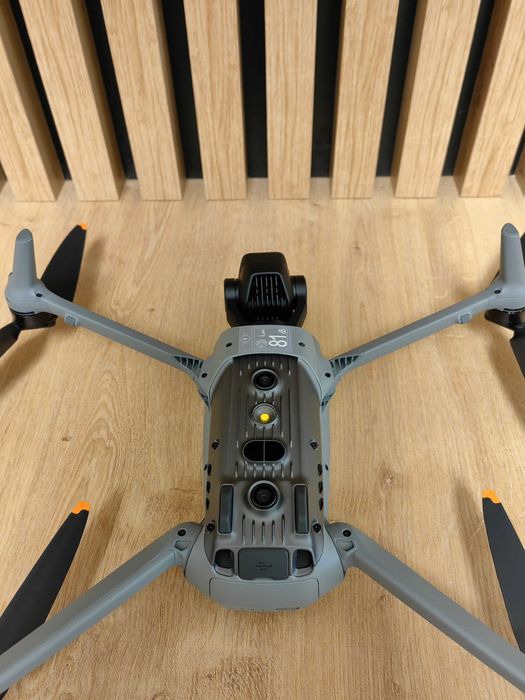 DJI Air 3 Drona 4 K cu Telecomanda DJI RC-N2