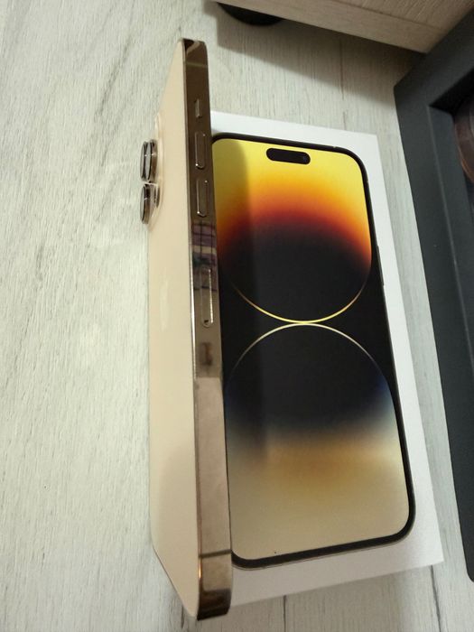 iPhone 14 Pro Max + 5 кейса и протектор