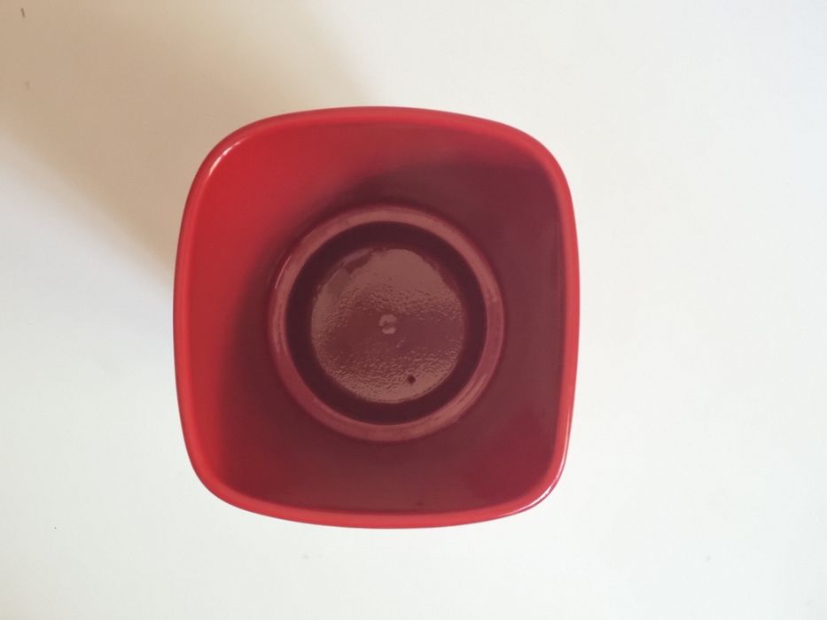 Элегантная керамическая ваза — яркий акцент в интерьере