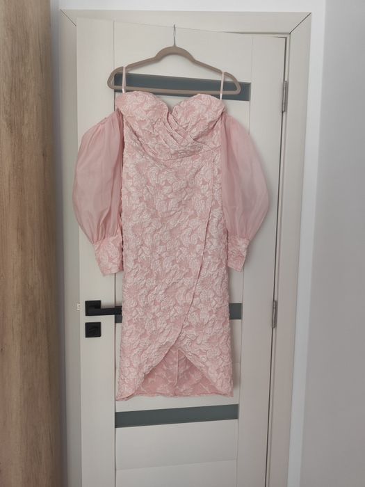 Vand rochiță eleganta!