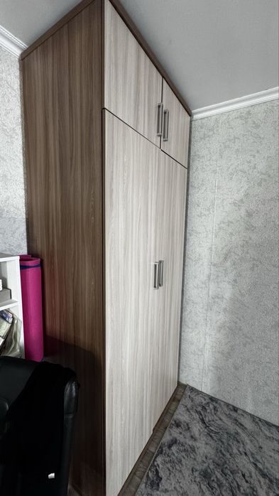 Шкаф для одежды распашной