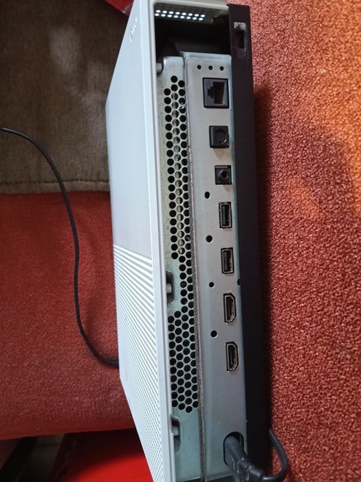 Xbox one S (500GB) 2 controlere