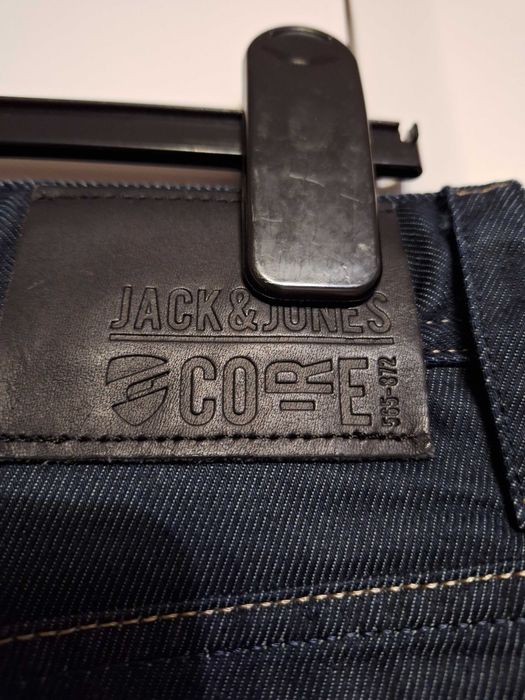 Vând blugi Jack and Jones 30/32 barbati