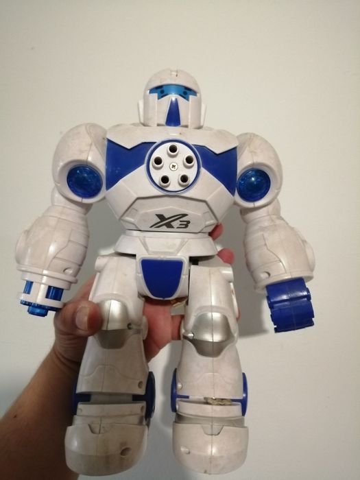 Робот играчка ретро