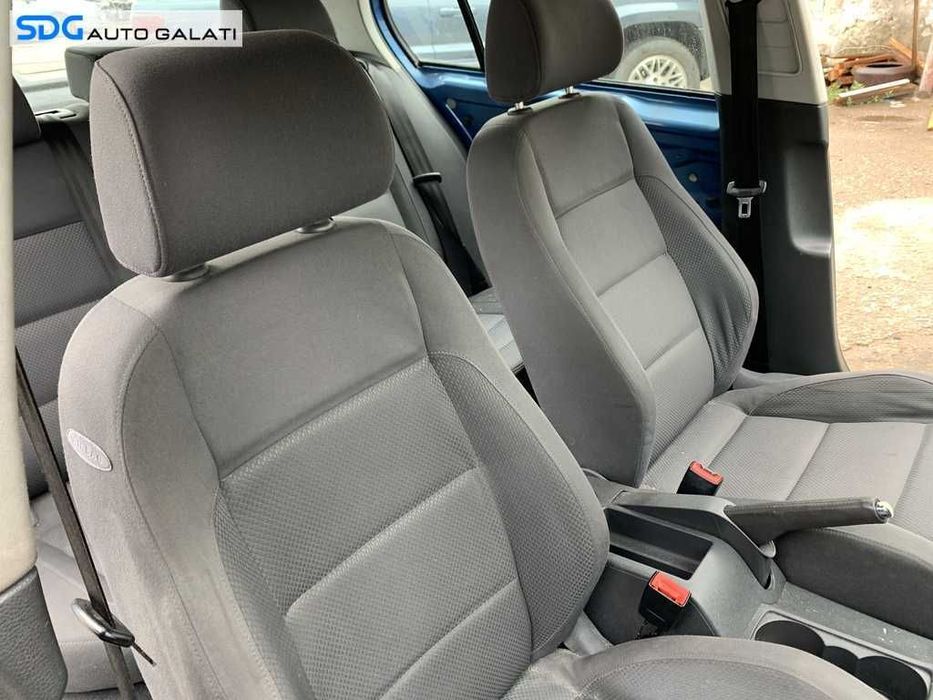 Scaun Scaune Fata si Bancheta cu Spatar Textil FARA Incalzire VW Golf 5 2004 - 2008