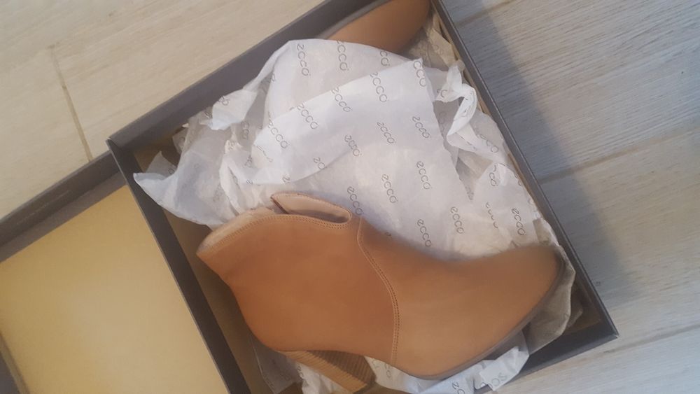 Botine Ecco Camel