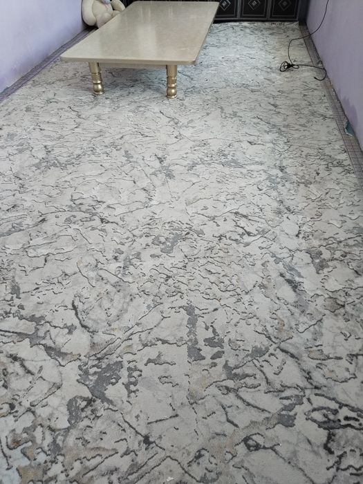 Gilam parda sotiladi