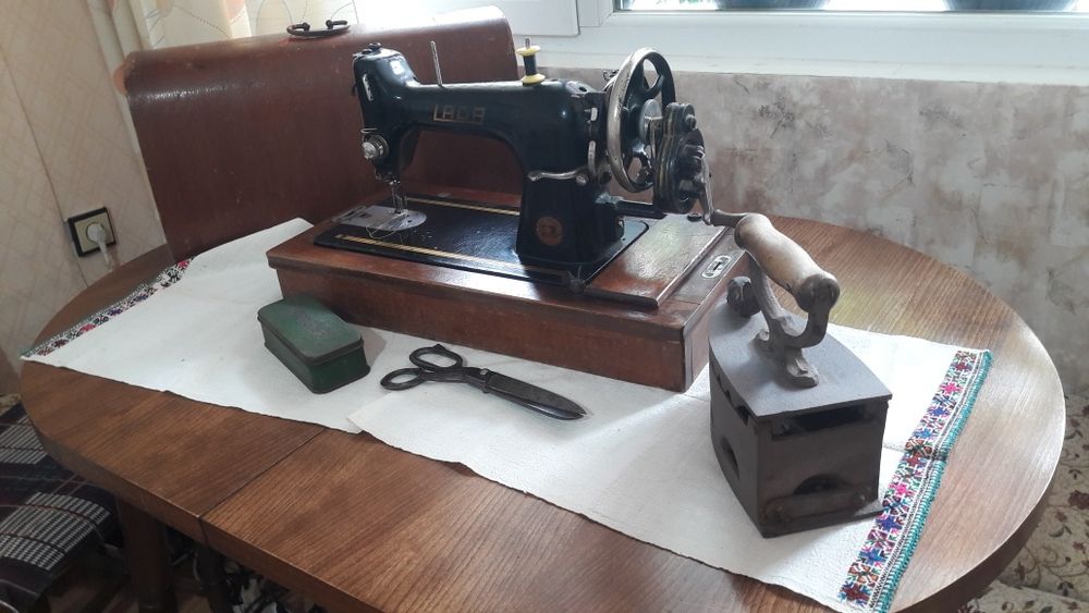 Старинна, автентична  ютия  на жар