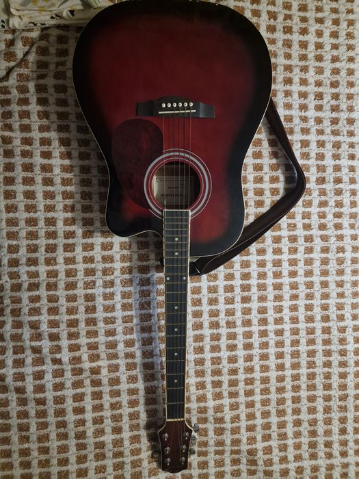 Продам гитару не дорого