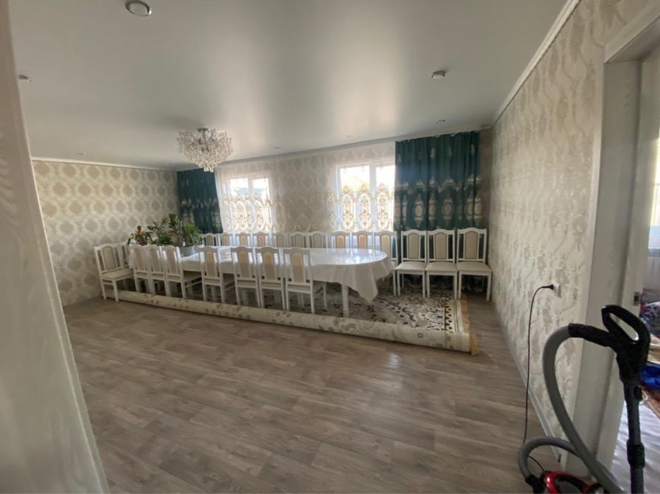 Стол со стульями