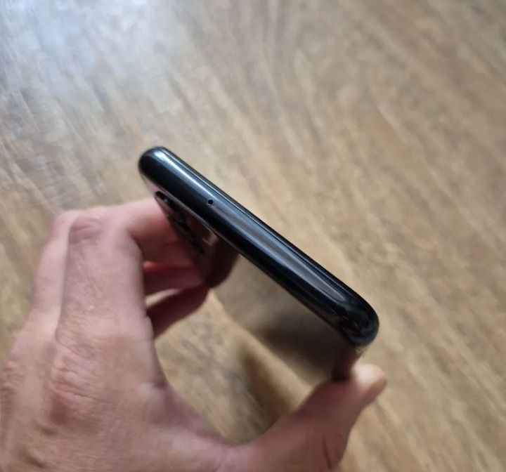Продам телефон Samsung A04S