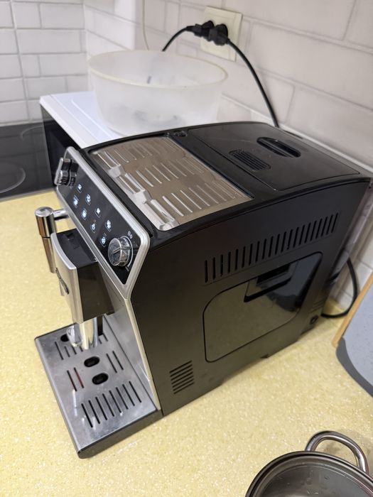 Кофеиашина Delonghi