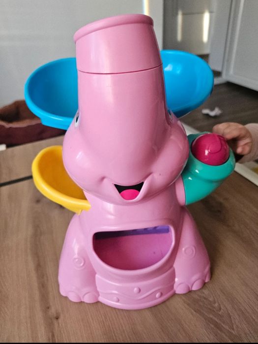 Elefant playskool care arunca cu bile
