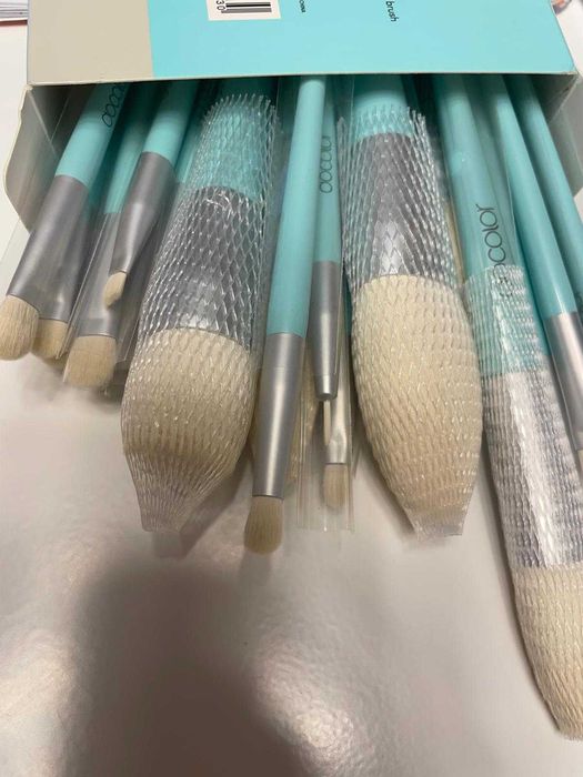 Set pensule profesionale pt machiaj  22 bucati