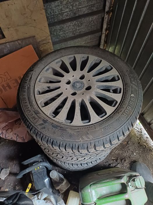 Продам зимнюю резину вместе с дисками