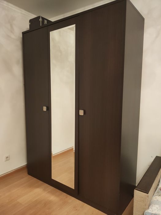 Шкаф для одежды в неплохом состоянии