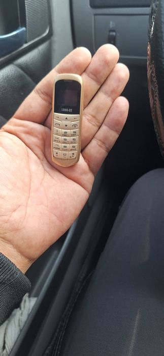 Mini telefon 4 sm chiqadi