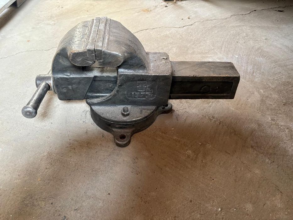 Продам Тиски Слесарный