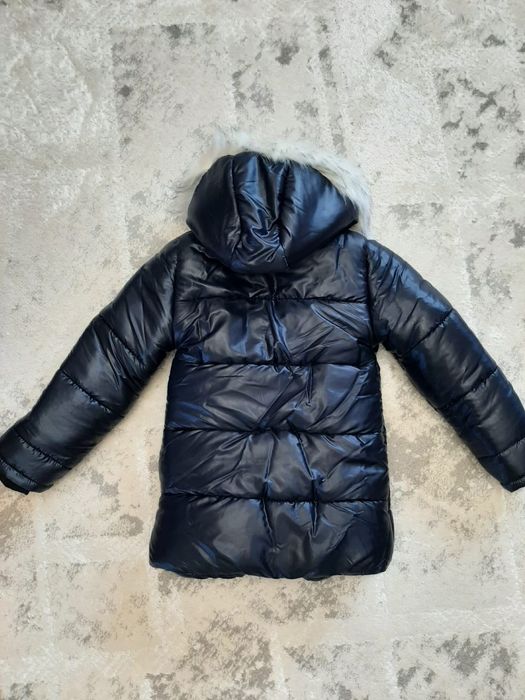 Продам зимнюю куртку на девочку!