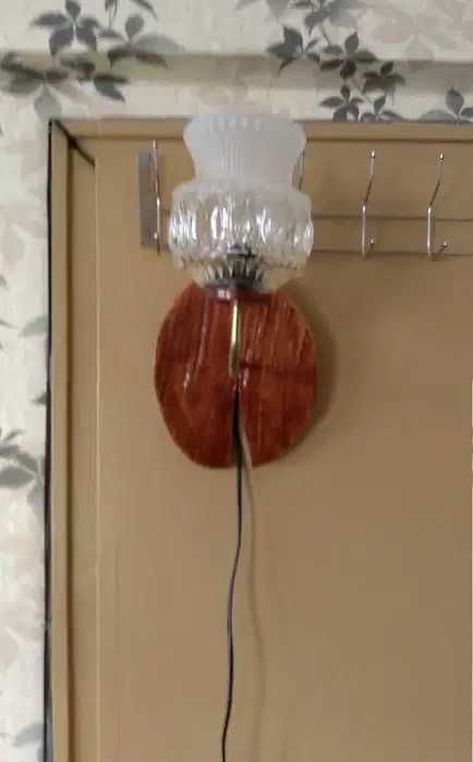 Стенна лампа -абажур