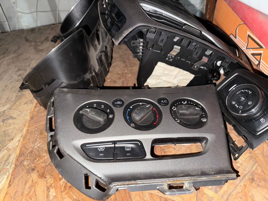 Форд фокус 3 детали салона