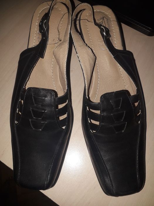 Saboti piele noi,nepurtati