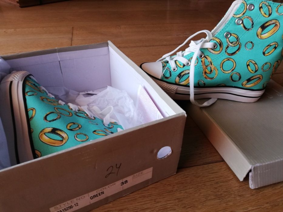 Дамски кецове, нови, цветни, свежи...